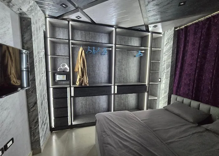 Apartment Chic 4 *